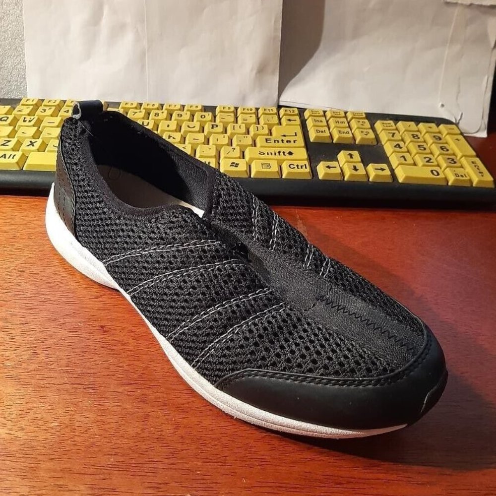 NEW ! Easy Spirit Walking Sneaker Zipper in Front Black Size 8
